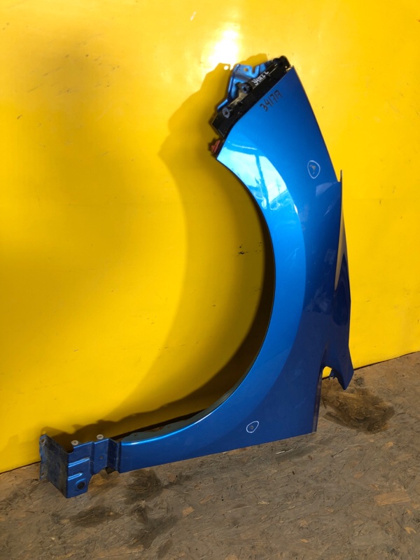 Крыло переднее левое LEAF 18-