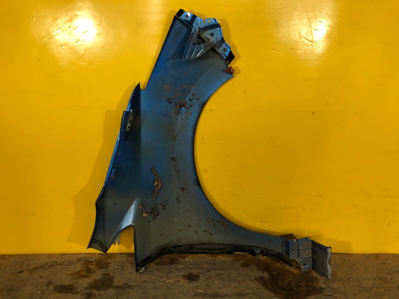 Крыло переднее левое LEAF 18-