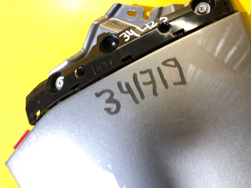 Крыло переднее левое LEAF 18-