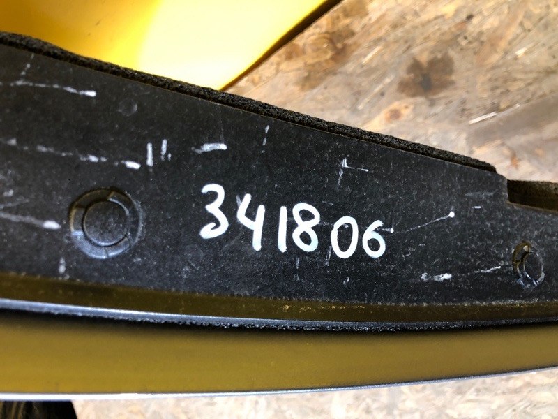 Пыльник крыла левый LEAF 18-