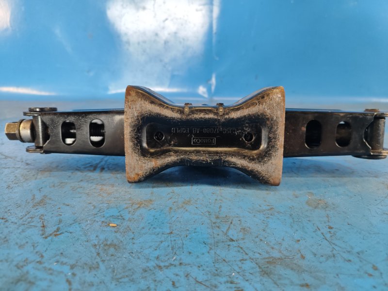 Домкрат FORD ESCAPE 12-19 T15HDTX