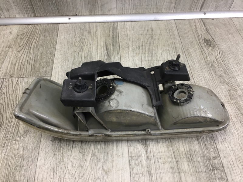 Фара левая SUBURBAN 00-06