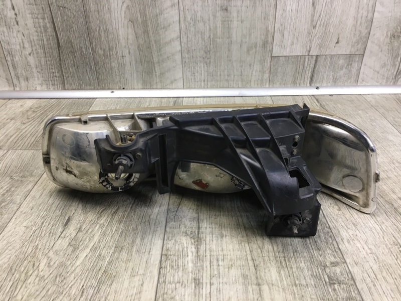 Фара правая SUBURBAN 00-06