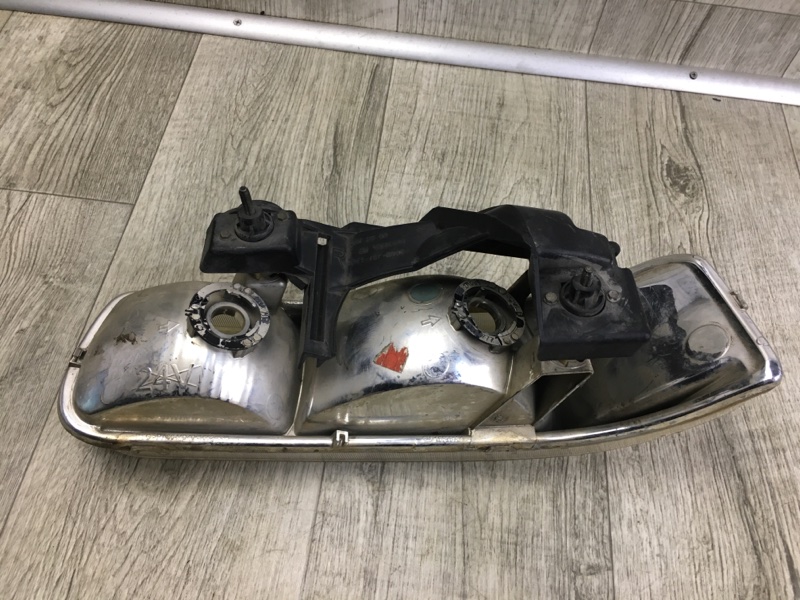 Фара правая SUBURBAN 00-06