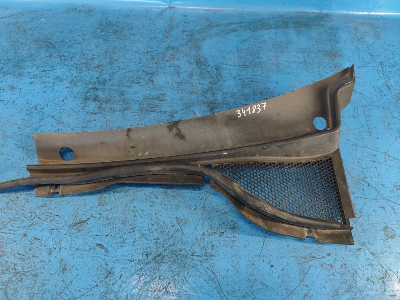 Пластик под лобовое стекло / Жабо левый VOLKSWAGEN TIGUAN 08-17 2017 2.0 CCTA 5N1819403 Б/У