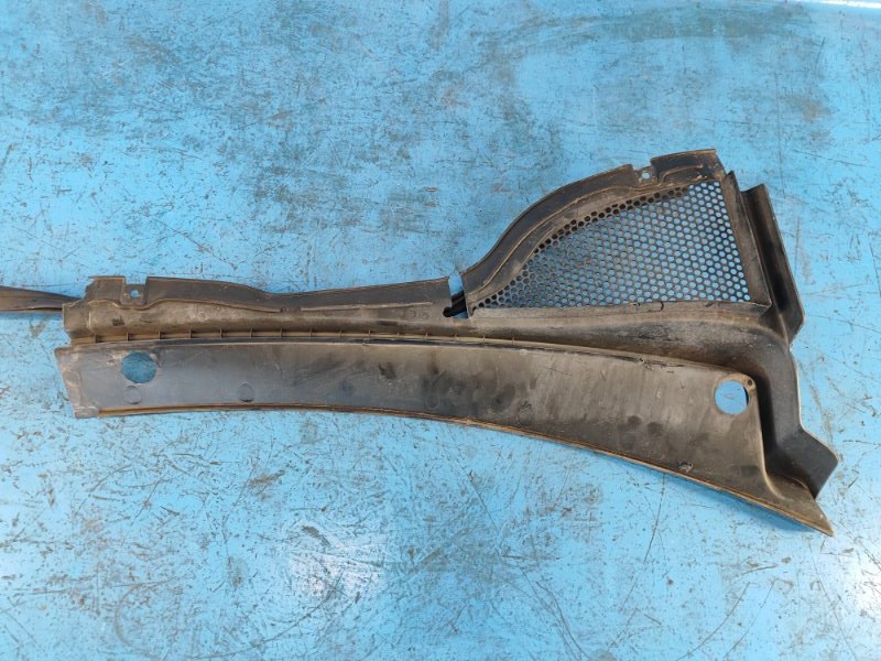 Пластик под лобовое стекло / Жабо левый TIGUAN 08-17 2017 2.0 CCTA