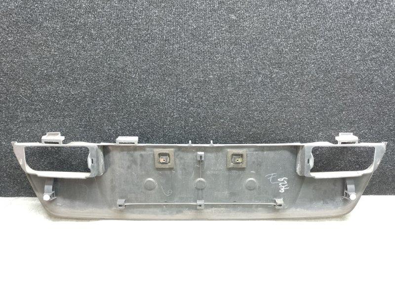 Накладка крышки багажника GX470 02-09 2004 4.7 2UZFE Накладка крышки багажника GX470 02-09 2004 4.7 2UZFE