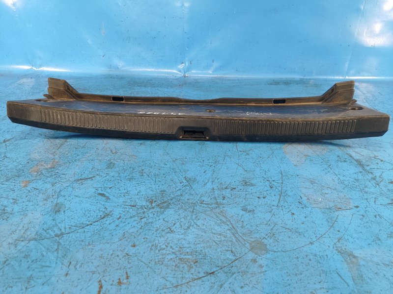 Накладка панели багажника внутренняя HS250H (ANF10) 09-12 2009 2.4 2AZFXE