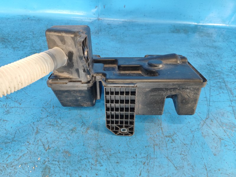 Бачок омывателя VOLKSWAGEN TIGUAN 08-17 2.0 CCTA