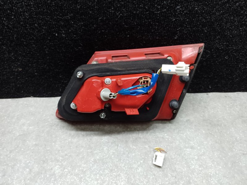 Фонарь внутренний левый LEXUS ES350 06-12 3.5 2GR-FE