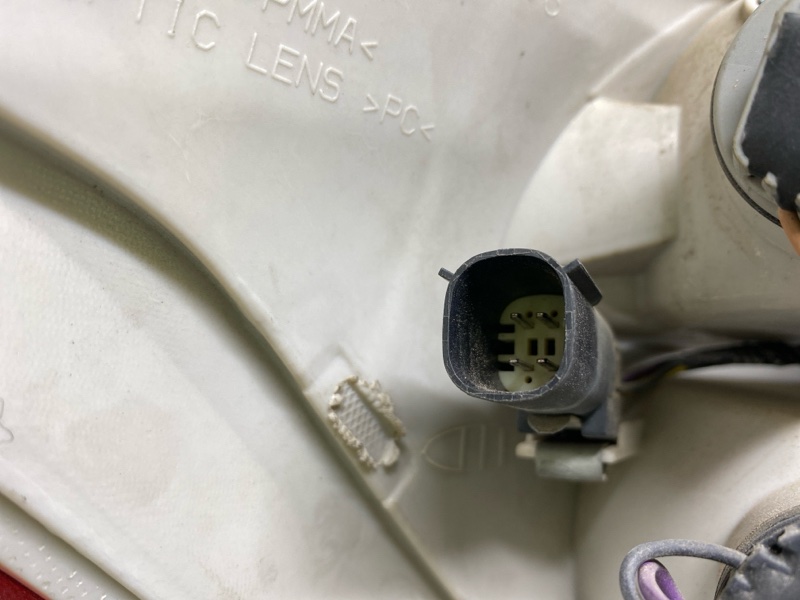 Фонарь наружный правый ESCAPE 12-19 2014 T20HDTX