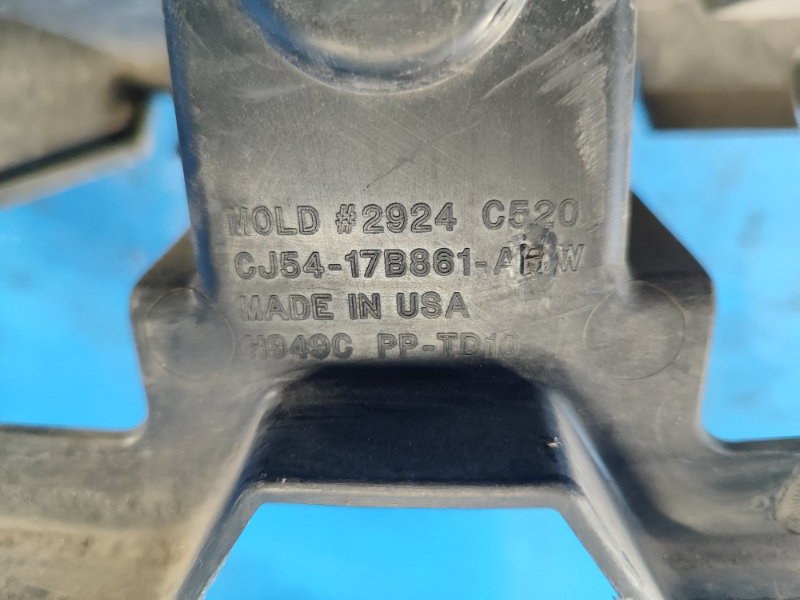 Наполнитель бампера задний ESCAPE 12-19 2017 T15HDTX Наполнитель бампера задний ESCAPE 12-19 2017 T15HDTX