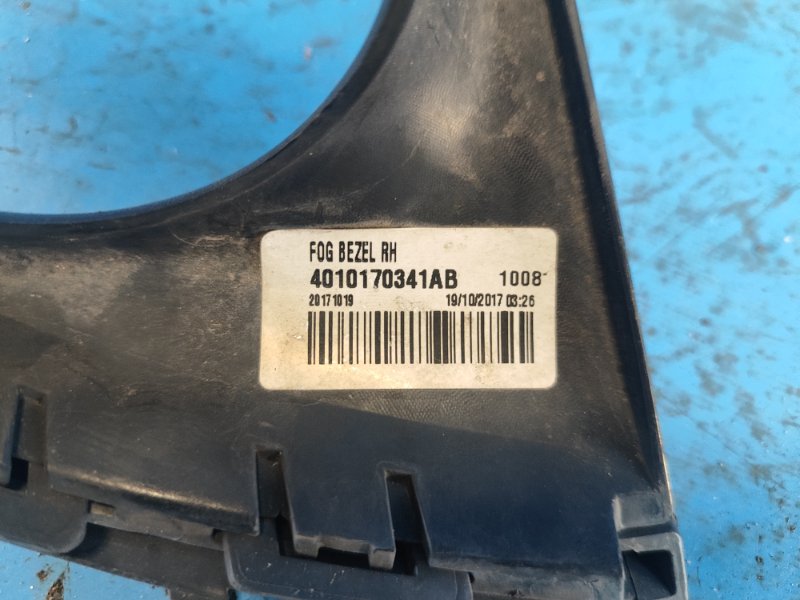 Накладка противотуманной фары правая COMPASS 17-21 2018 2.4 EDD Накладка противотуманной фары правая COMPASS 17-21 2018 2.4 EDD