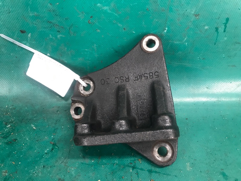 Запчасть кронштейн двигателя передний правый JEEP PATRIOT 10-17 2016 2.0 ECN 68065747AB Б/У Кронштейн двигателя передний правый JEEP PATRIOT 10-17 2016 2.0 ECN 68065747AB Б/У