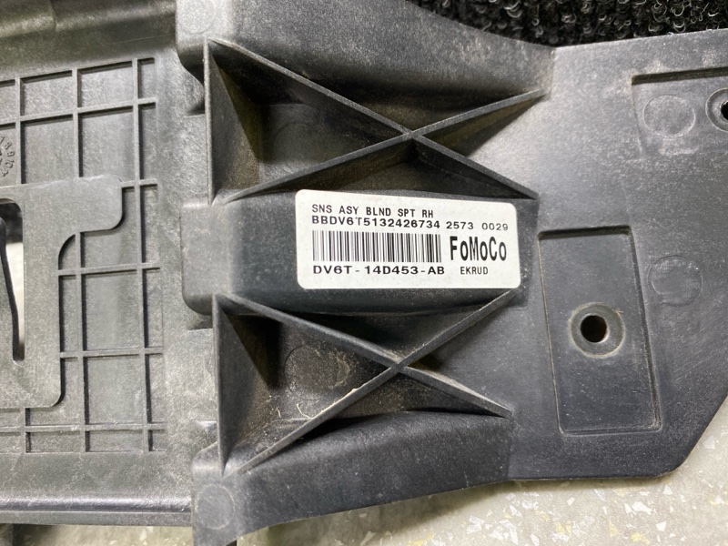 Кронштейн датчика слепых зон правый FORD ESCAPE 12-19 T20HDTX