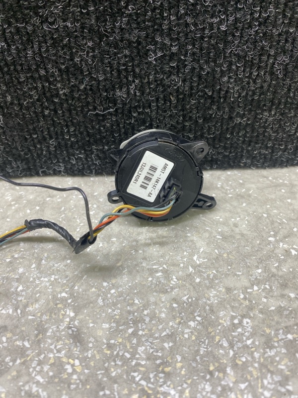 Кнопки на руль левые ESCAPE 12-19 2014 T20HDTX