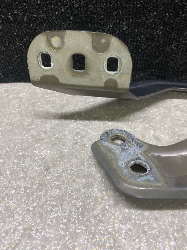 Петля капота левая FORD ESCAPE 12-19 T20HDTX Петля капота левая FORD ESCAPE 12-19 T20HDTX