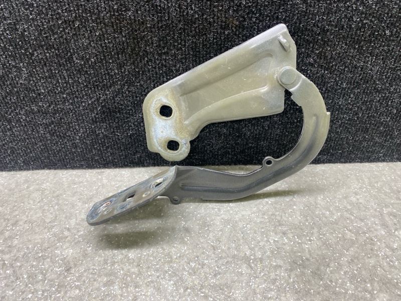 Запчасть петля капота правая FORD ESCAPE 12-19 2014 T20HDTX CP9Z-16796-A Б/У Петля капота правая FORD ESCAPE 12-19 2014 T20HDTX CP9Z-16796-A Б/У