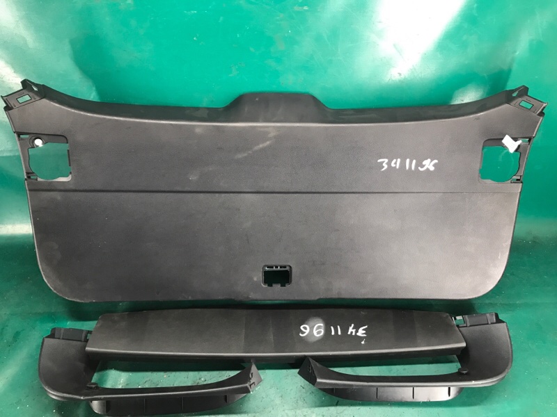 Обшивка крышки багажника LEXUS NX 14-21 2020 8ARFTS 2.0TURBO 67750-78010-C0 Б/У