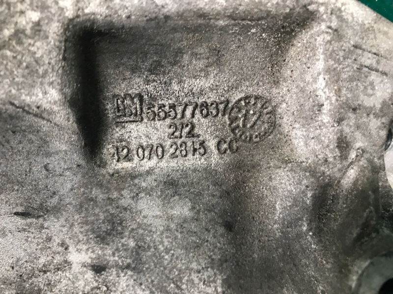 Кронштейн компрессора кондиционера TRAX 16-22 2018 LUV 1.4 TURBO