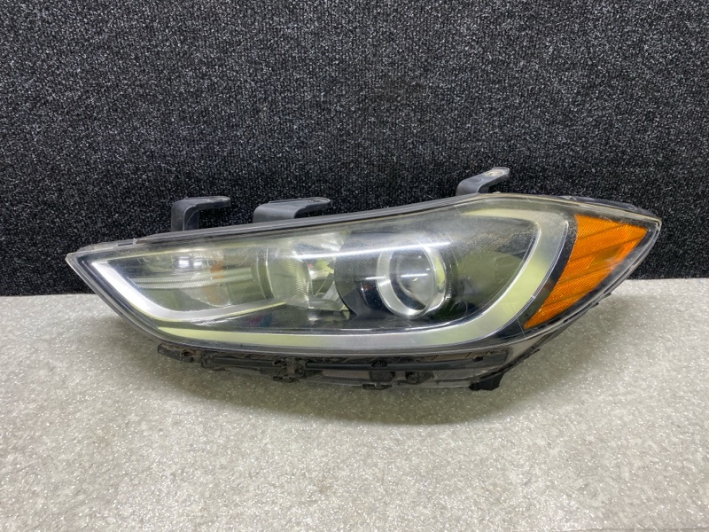 Фара левая HYUNDAI ELANTRA AD 16- 2016 2.0 G4NH 92101-F3000 Б/У