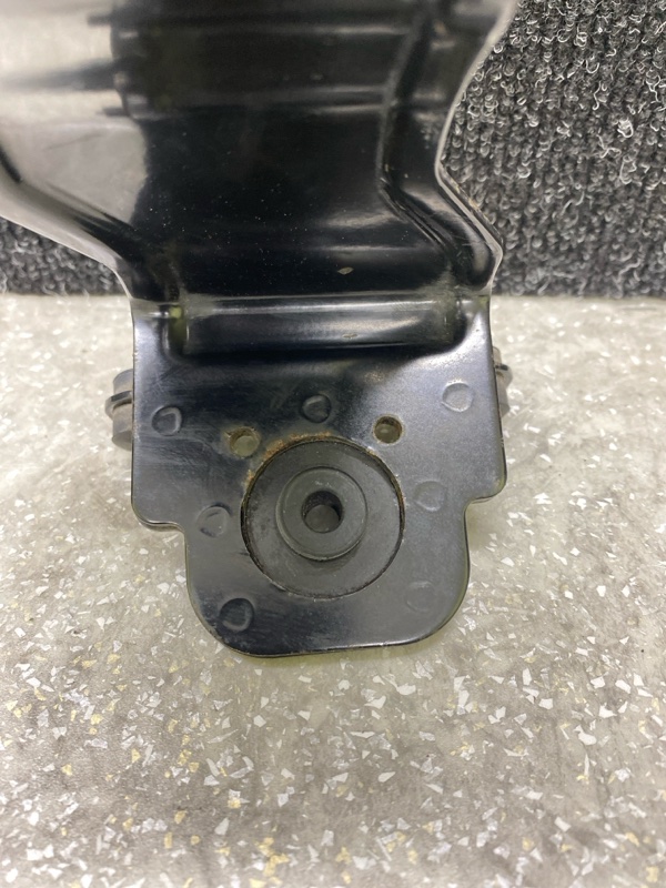 Кронштейн блока ABS ELANTRA AD 16- 2016 2.0 G4NH