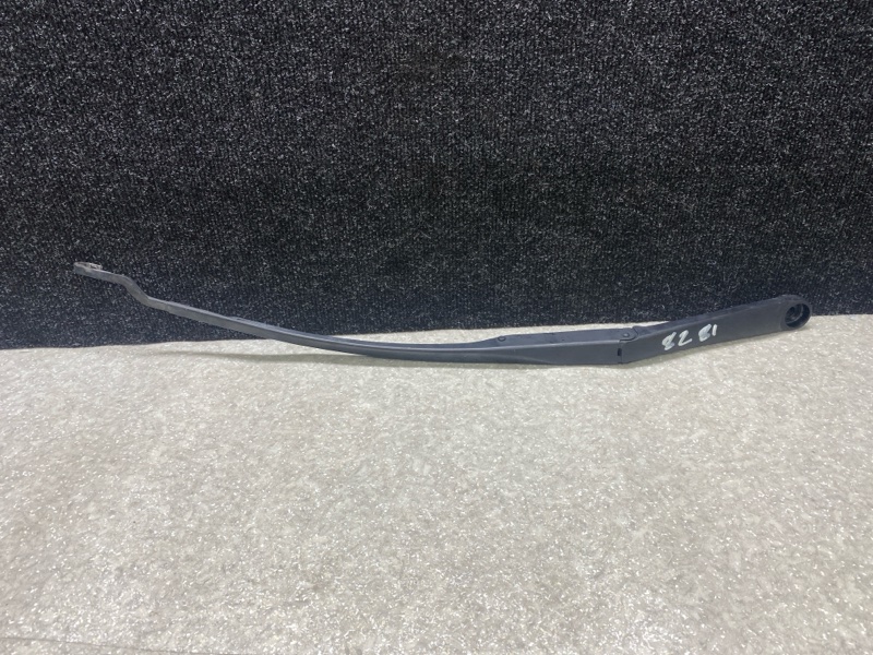 Поводок стеклоочистителя передний правый HYUNDAI ELANTRA AD 16- 2016 2.0 G4NH 98321-F2000 Б/У