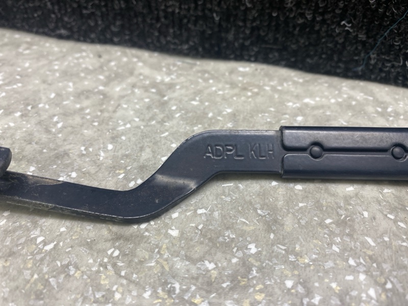 Поводок стеклоочистителя передний правый HYUNDAI ELANTRA AD 16- 2.0 G4NH