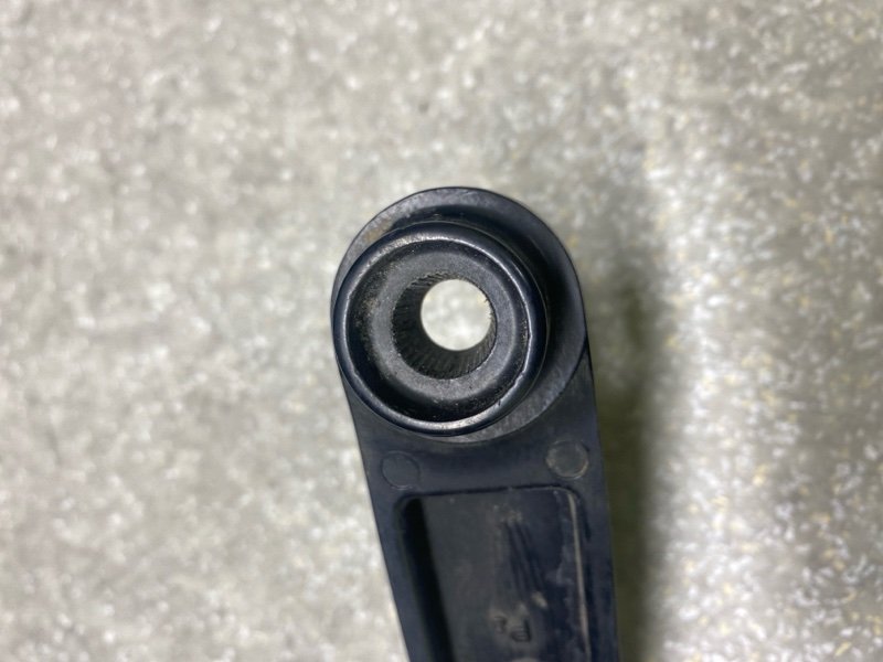 Поводок стеклоочистителя передний правый ELANTRA AD 16- 2016 2.0 G4NH