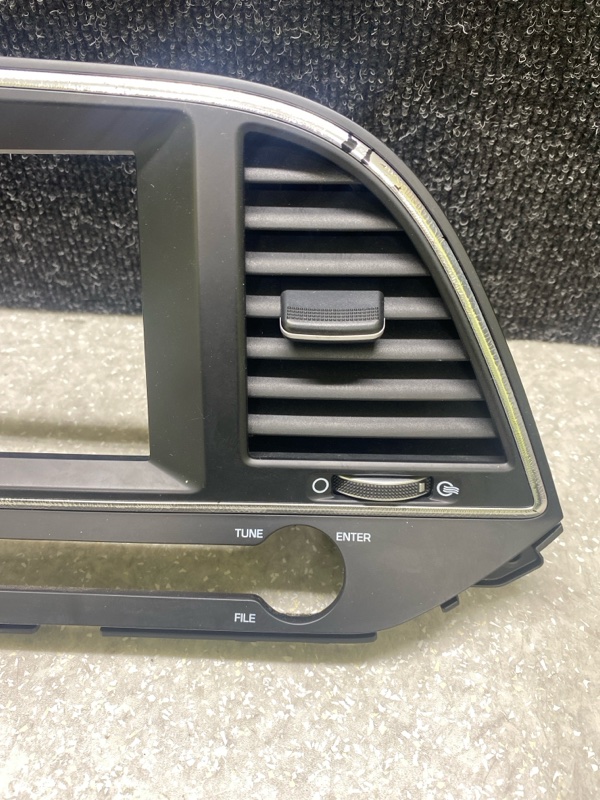 Накладка торпедо под магнитолу ELANTRA AD 16- 2016 2.0 G4NH