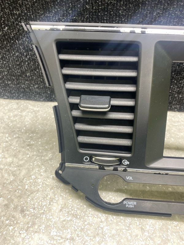 Накладка торпедо под магнитолу HYUNDAI ELANTRA AD 16- 2.0 G4NH