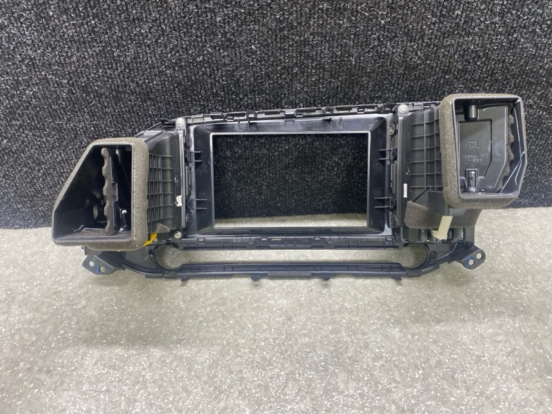 Накладка торпедо под магнитолу ELANTRA AD 16- 2016 2.0 G4NH