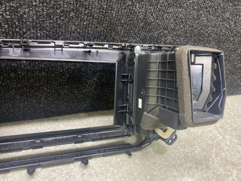 Накладка торпедо под магнитолу ELANTRA AD 16- 2016 2.0 G4NH