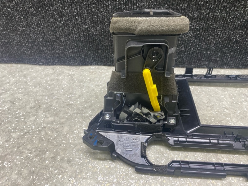 Накладка торпедо под магнитолу ELANTRA AD 16- 2016 2.0 G4NH