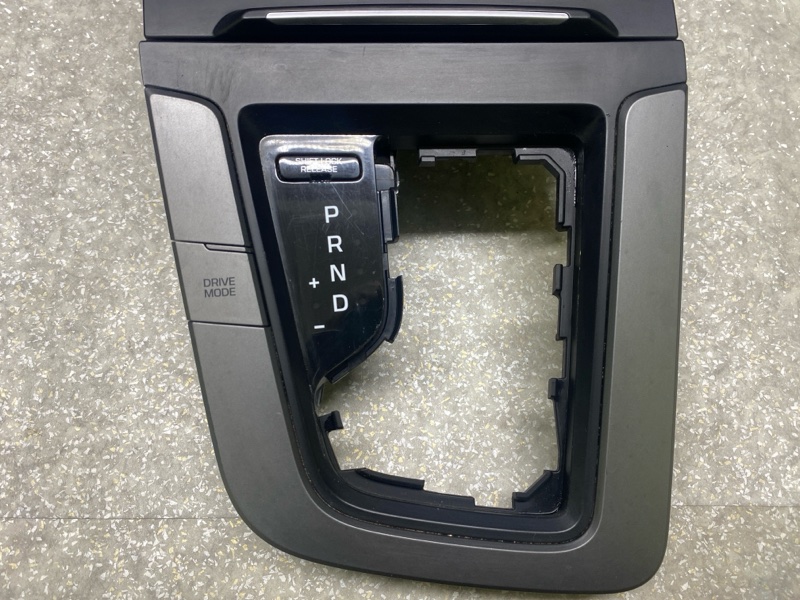 Консоль центральная ELANTRA AD 16- 2016 2.0 G4NH