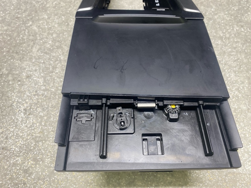 Консоль центральная HYUNDAI ELANTRA AD 16- 2.0 G4NH