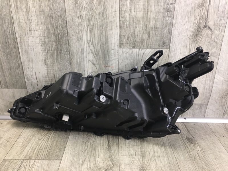 Фара передняя правая ES 18-