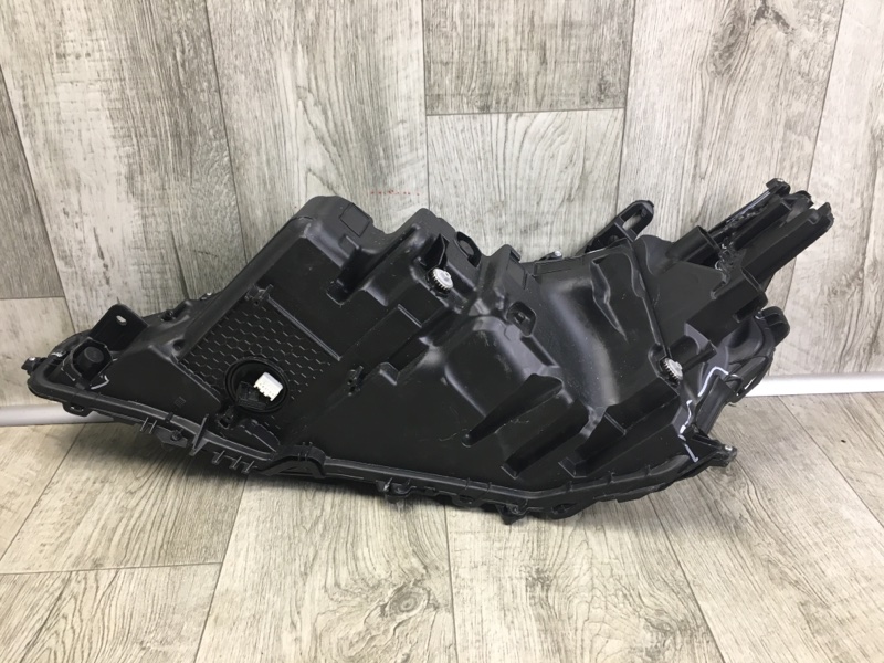 Фара передняя правая ES 18-