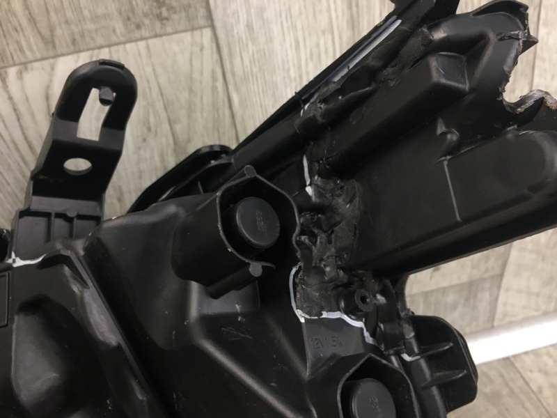 Фара передняя правая ES 18-