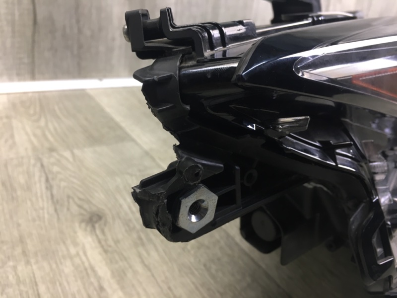 Фара передняя правая ES 18-