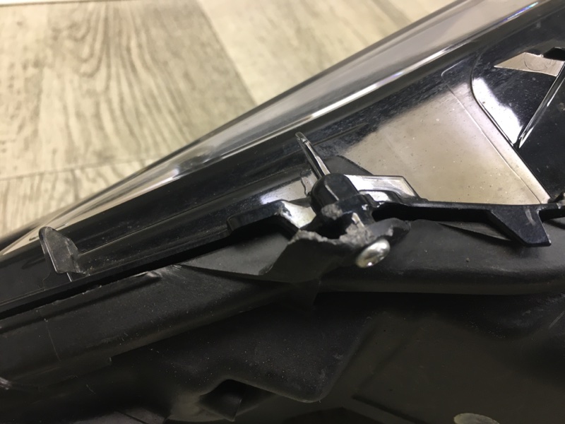 Фара передняя правая ES 18-