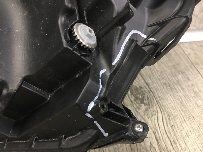 Фара передняя правая ES 18-