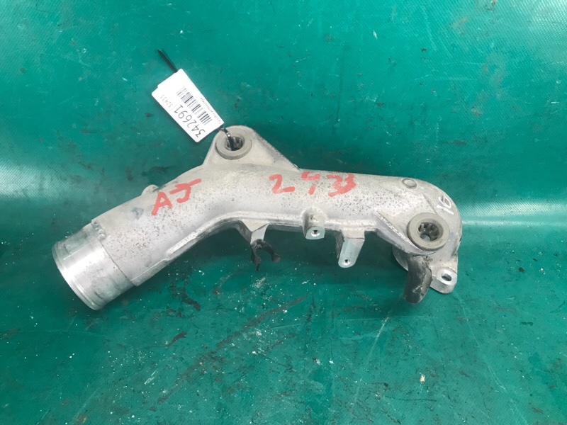 Патрубок интеркулера NISSAN JUKE 10-19 2013 1.6 MR16DDT 14460-1KC0A Б/У