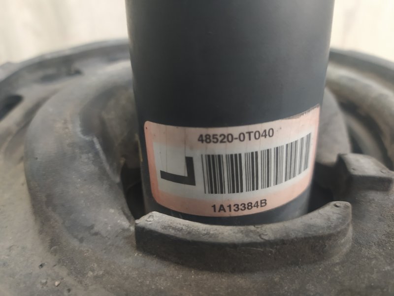 Амортизатор передний левый VENZA 09-16 2009 3.5 2GR-FE