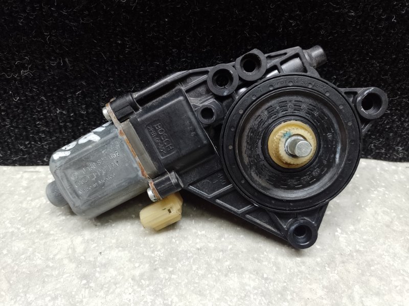 Моторчик стеклоподъемника задний левый HYUNDAI SONATA YF 10-14 83450-3Q001 Б/У