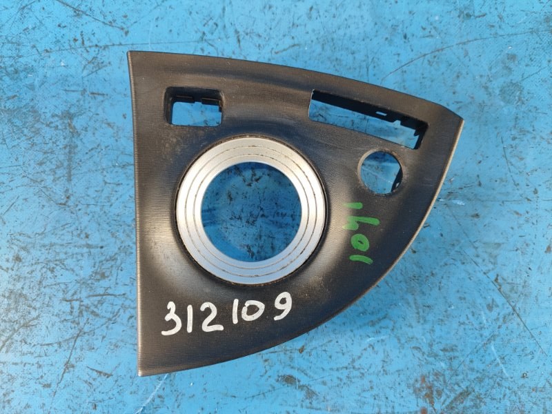 Накладка в салоне TOYOTA PRIUS - 30 09-17 2010 ZVW30 5540447020 Б/У