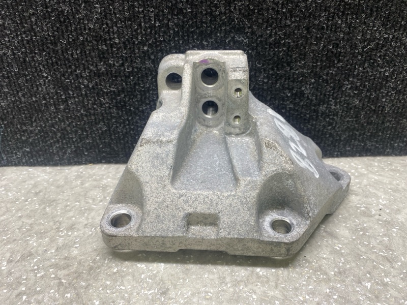 Кронштейн КПП HYUNDAI ELANTRA AD 16- 2.0 G4NH