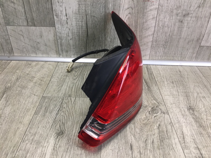 Фонарь наружный правый TOYOTA AVALON 05-12