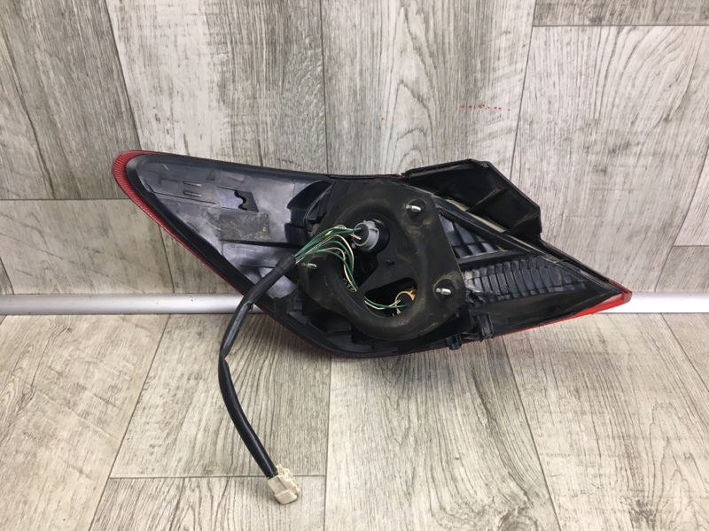 Фонарь наружный правый AVALON 05-12