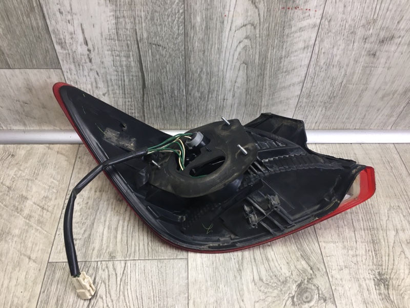 Фонарь наружный правый AVALON 05-12